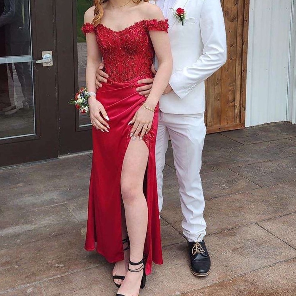 red prom dress, size 0, brand Paris Prom